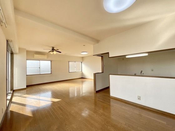 �y�����E���r���O�z�@