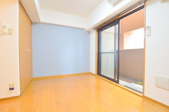 �y�����E���r���O�z�@