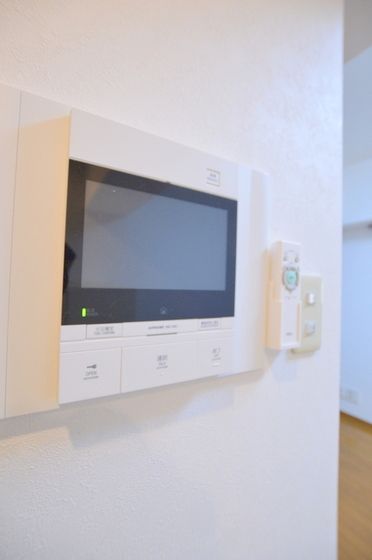 �y�Z�L�����e�B�z�@