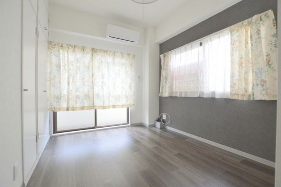 �y�����E���r���O�z�@