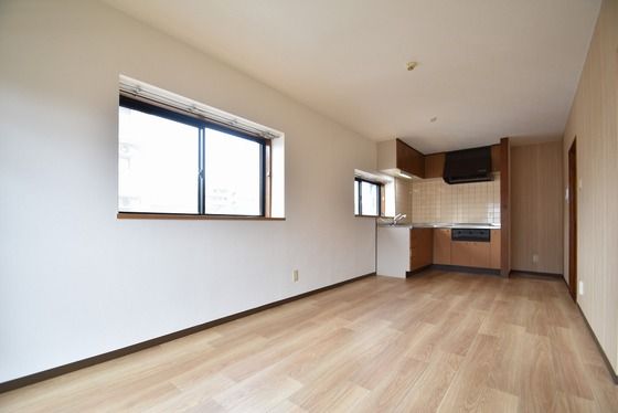 �y�����E���r���O�z�@