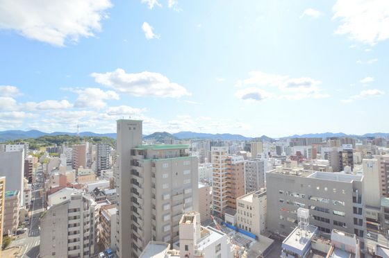 �y���]�z�@