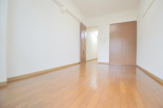 �y�����E���r���O�z�@