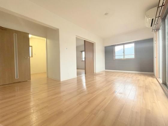 �y�����E���r���O�z�@