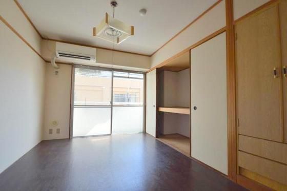 �y�����E���r���O�z�@