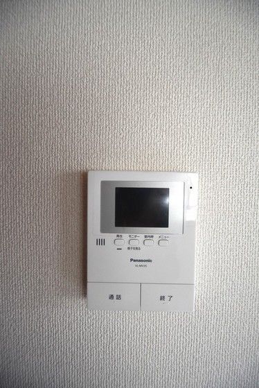 �y�Z�L�����e�B�z�@