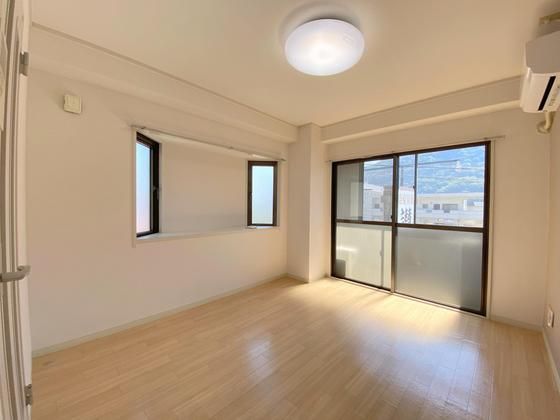 �y�����E���r���O�z�@