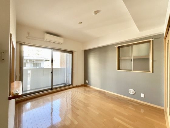 �y�����E���r���O�z�@