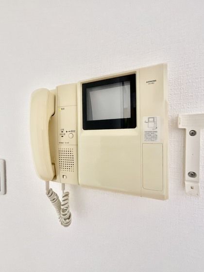 �y�Z�L�����e�B�z�@