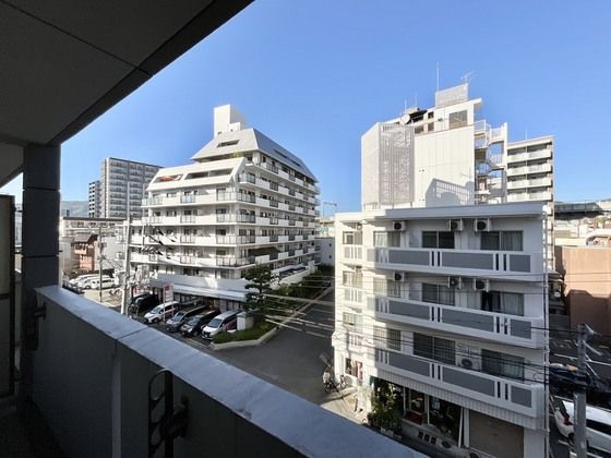 �y���]�z�@