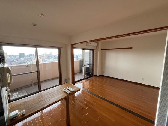 �y�����E���r���O�z�@