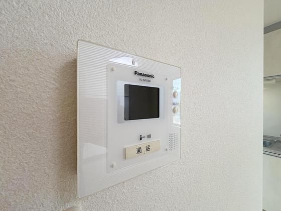 �y�Z�L�����e�B�z�@