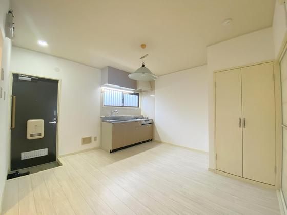 �y�����E���r���O�z�@