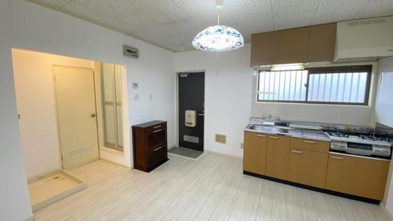 �y�����E���r���O�z�@