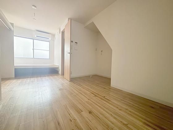 �y�����E���r���O�z�@