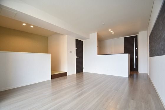 �y�����E���r���O�z�@