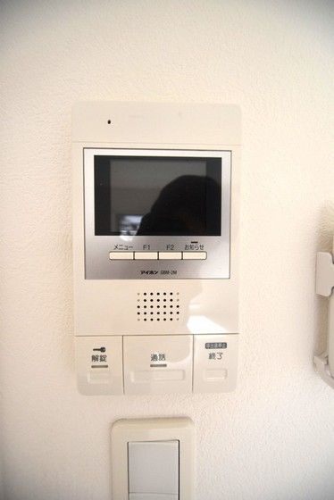 �y�Z�L�����e�B�z�@