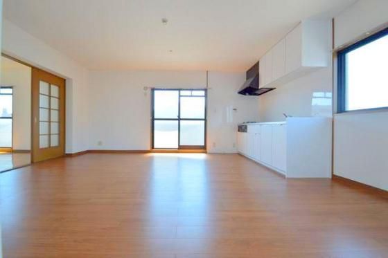 �y�����E���r���O�z�@