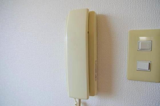 �y�Z�L�����e�B�z�@