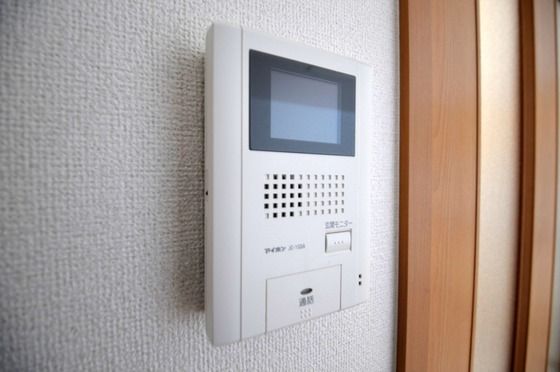 �y�Z�L�����e�B�z�@