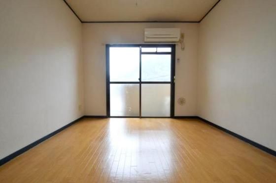 �y�����E���r���O�z�@