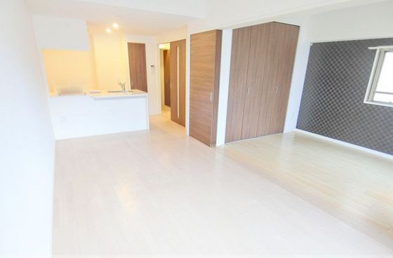 �y�����E���r���O�z�@