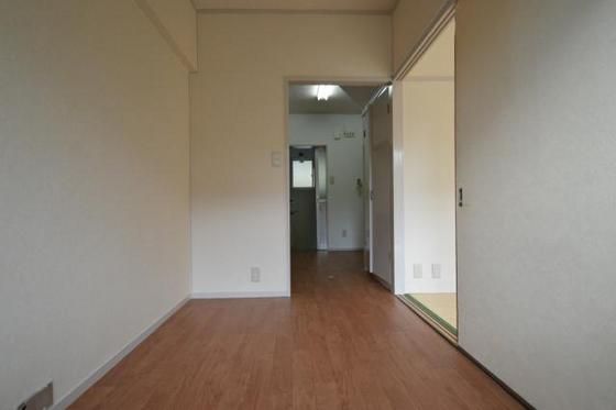 �y�����E���r���O�z�@