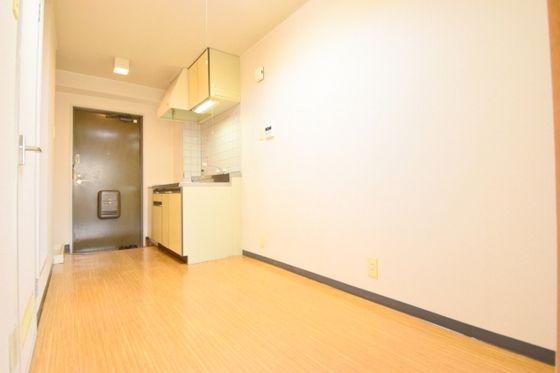 �y�����E���r���O�z�@