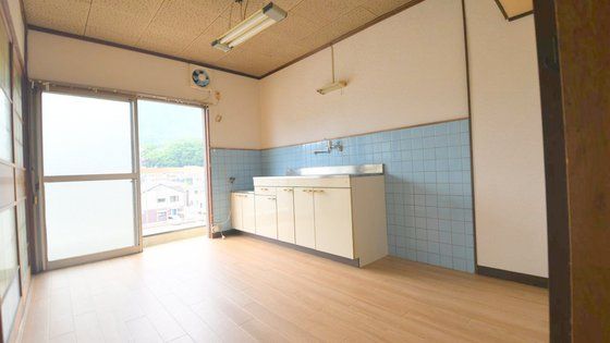 �y�����E���r���O�z�@