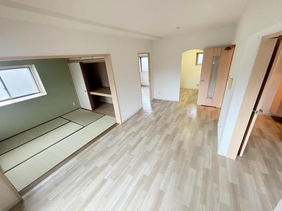 �y�����E���r���O�z�@