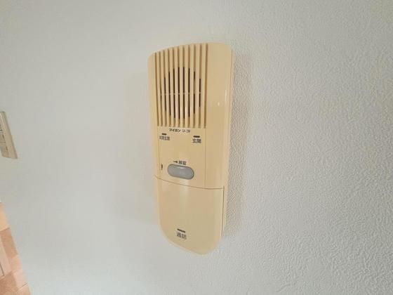 �y�Z�L�����e�B�z�@