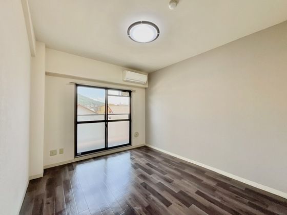 �y�����E���r���O�z�@