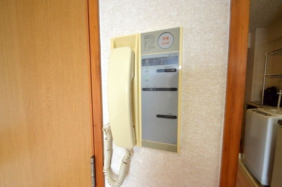 �y�Z�L�����e�B�z�@