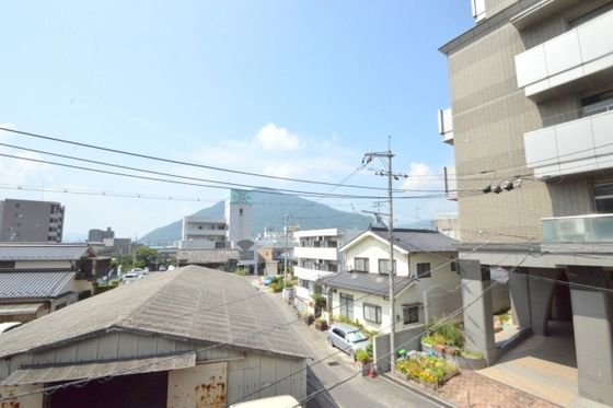 �y���]�z�@