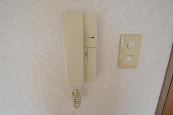 �y�Z�L�����e�B�z�@