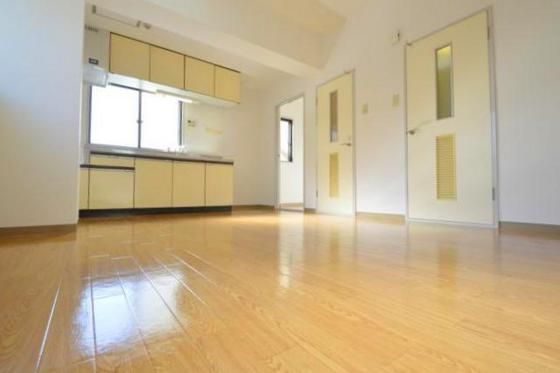 �y�����E���r���O�z�@