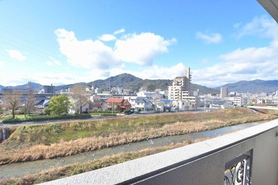 �y���]�z�@