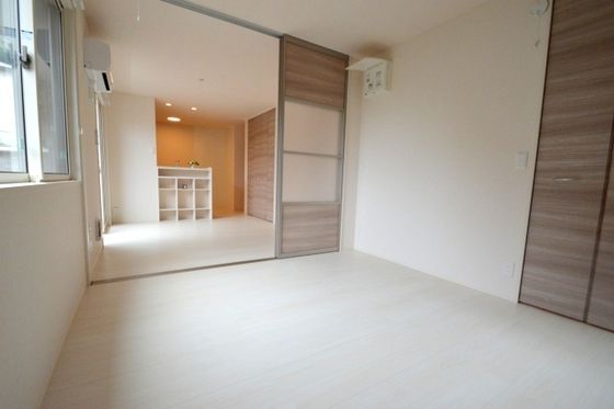 �y�����E���r���O�z�@