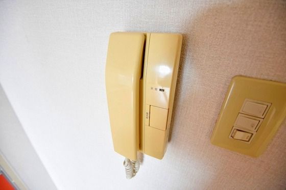 �y�Z�L�����e�B�z�@