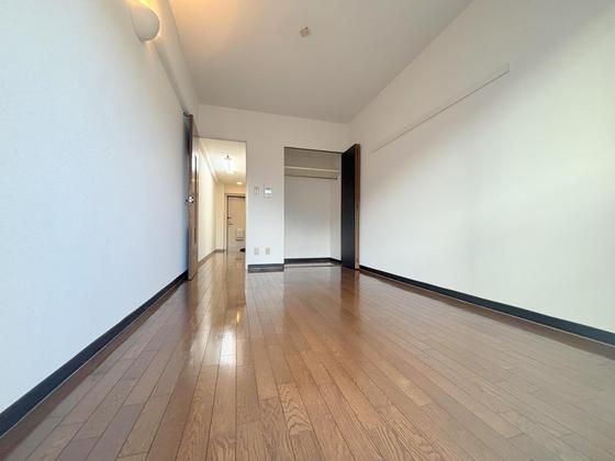 �y�����E���r���O�z�@