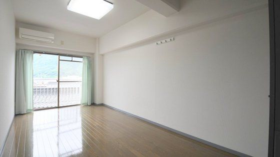 �y�����E���r���O�z�@