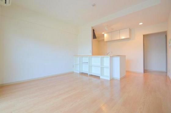 �y�����E���r���O�z�@