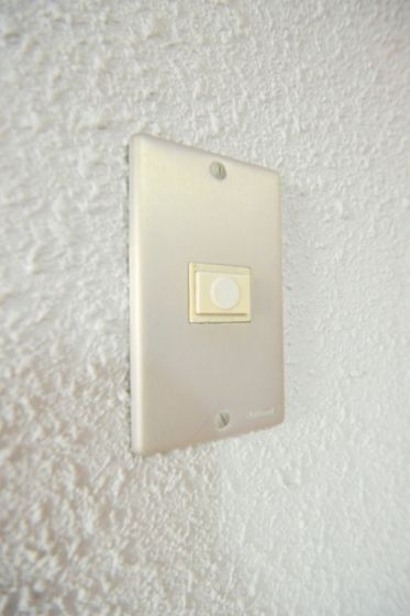 �y�Z�L�����e�B�z�@