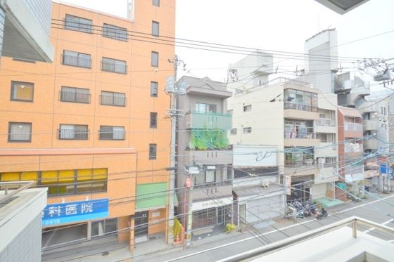 �y���]�z�@