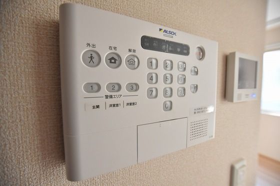 �y�Z�L�����e�B�z�@