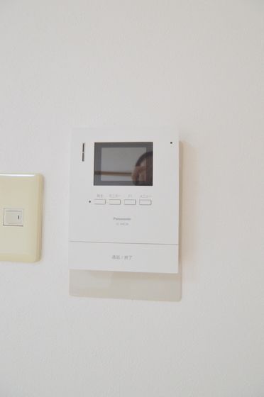 �y�Z�L�����e�B�z�@