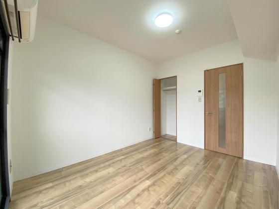 �y�����E���r���O�z�@