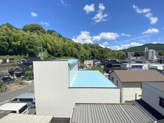 �y���]�z�@