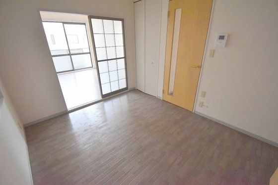 �y�����E���r���O�z�@