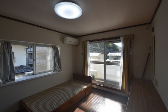 �y�����E���r���O�z�@